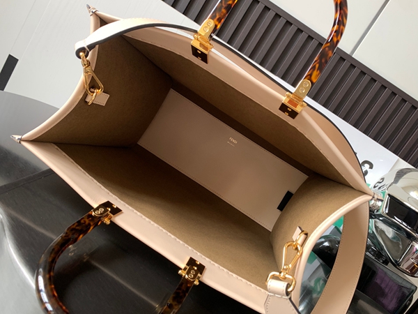 スーパーコピーブランドバッグ着用イメージ